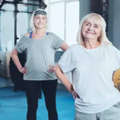 Menopauza: Kontrola wagi, suplementy i plan na płaski brzuch