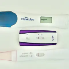 Trzy testy ciążowe, dwa z pozytywnym wynikiem. Czy pozytywny test ciążowy może oznaczać coś innego niż ciążę?